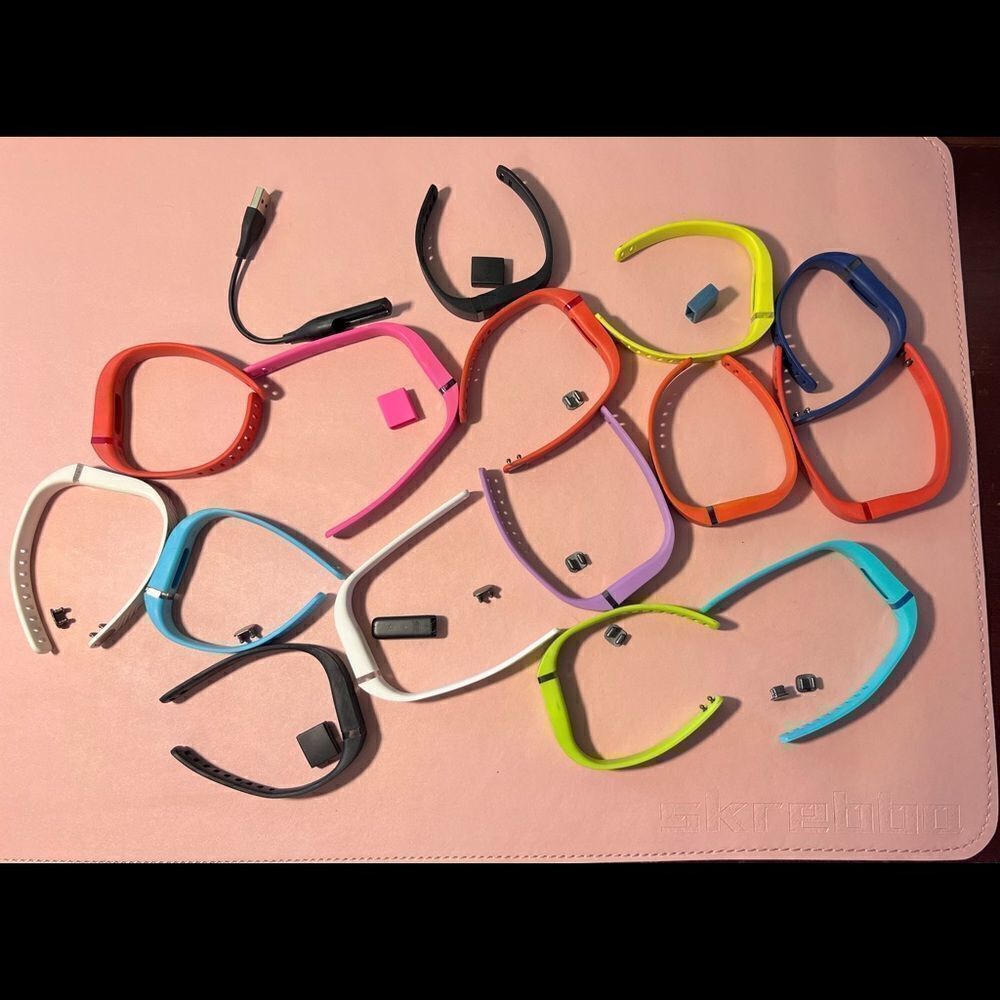 FITBIT Flex Fitness Tracker Huge Set 15 Bands Clips Charger Works Great
